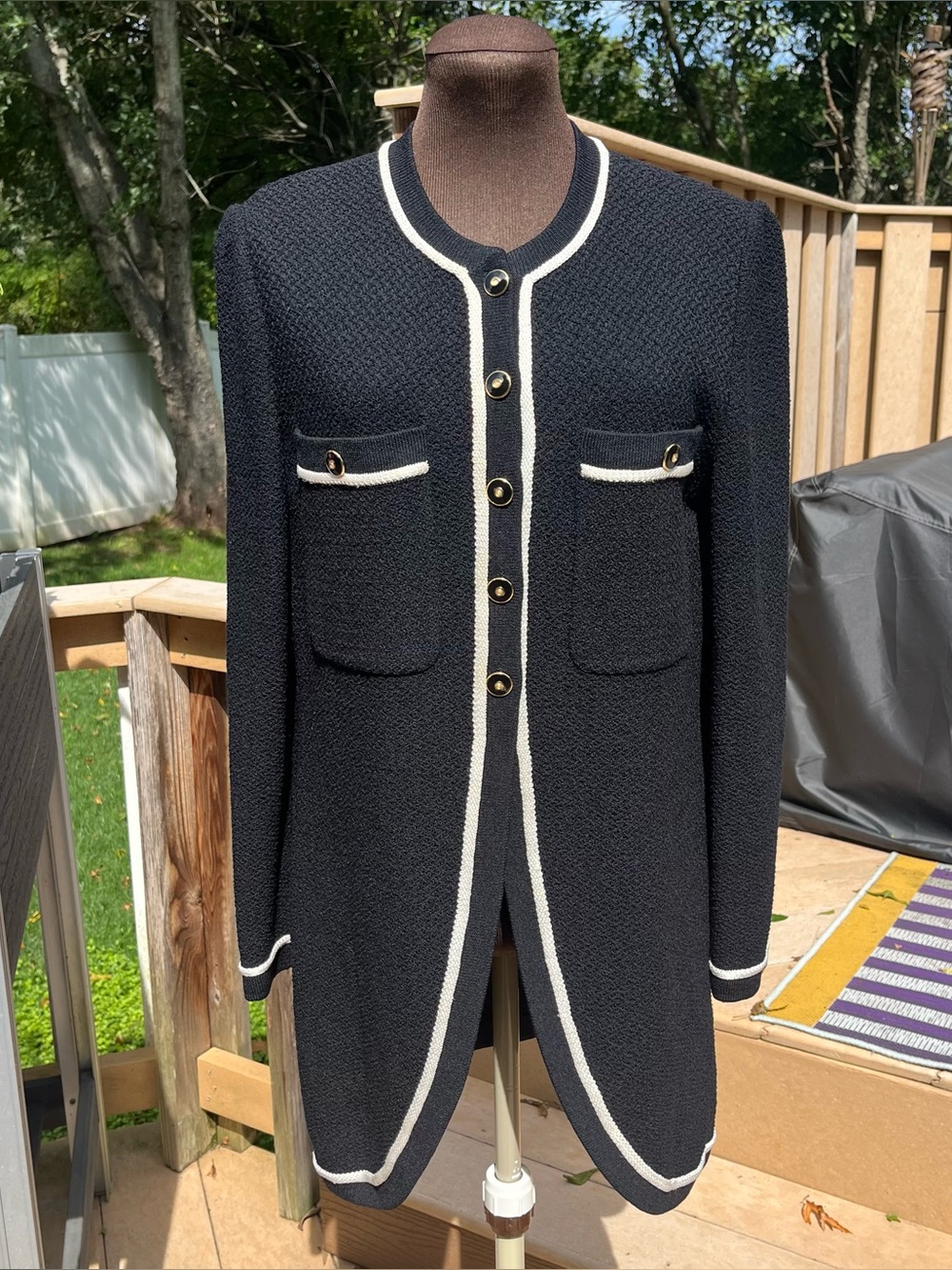 St. John Collection Crepe Knit Jacket Black Gold Buttons Sz 8 Old Money Classic